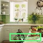Зелена престилка од керамички плочки во кујната во стилот на Прованса